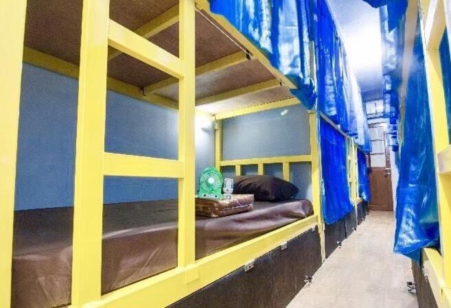 Vr Hostel สะพานควาย Банкок Екстериор снимка